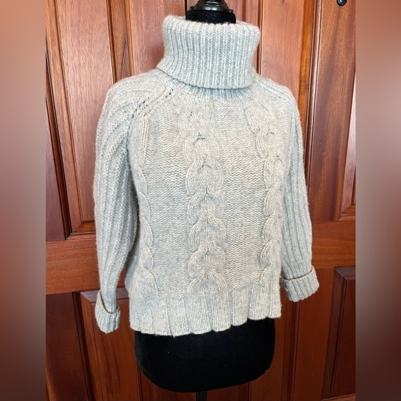 Sundance S Light Gray Cowl Neck Cropped THICK 100 % Merino Wool Cable Sweater - Picture 1 of 10